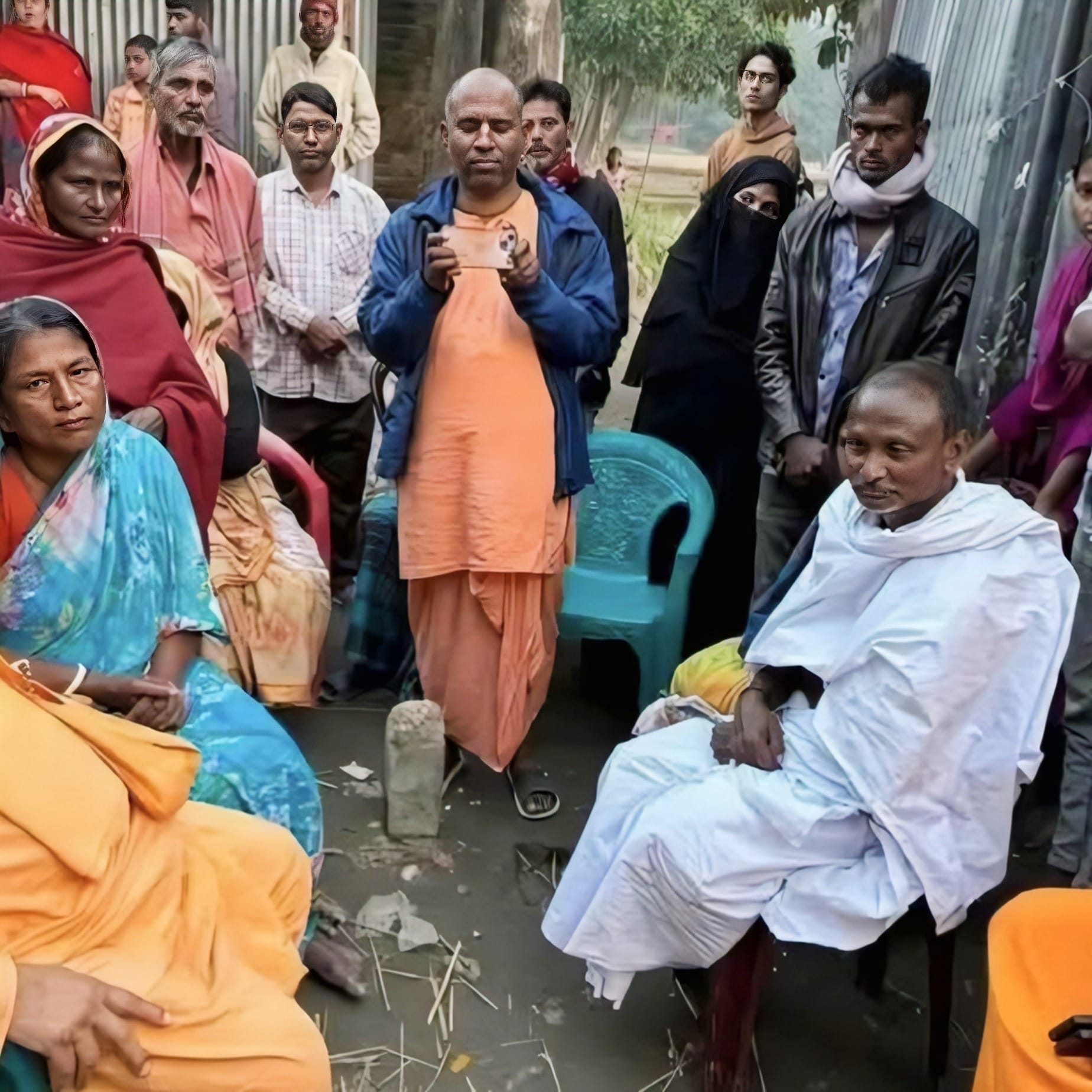 মিথ্যা ধর্ম অবমাননার দীপু চন্দ্র দাসের পরিবারে ইসকন বাংলাদেশের মানবিক সাক্ষাৎ