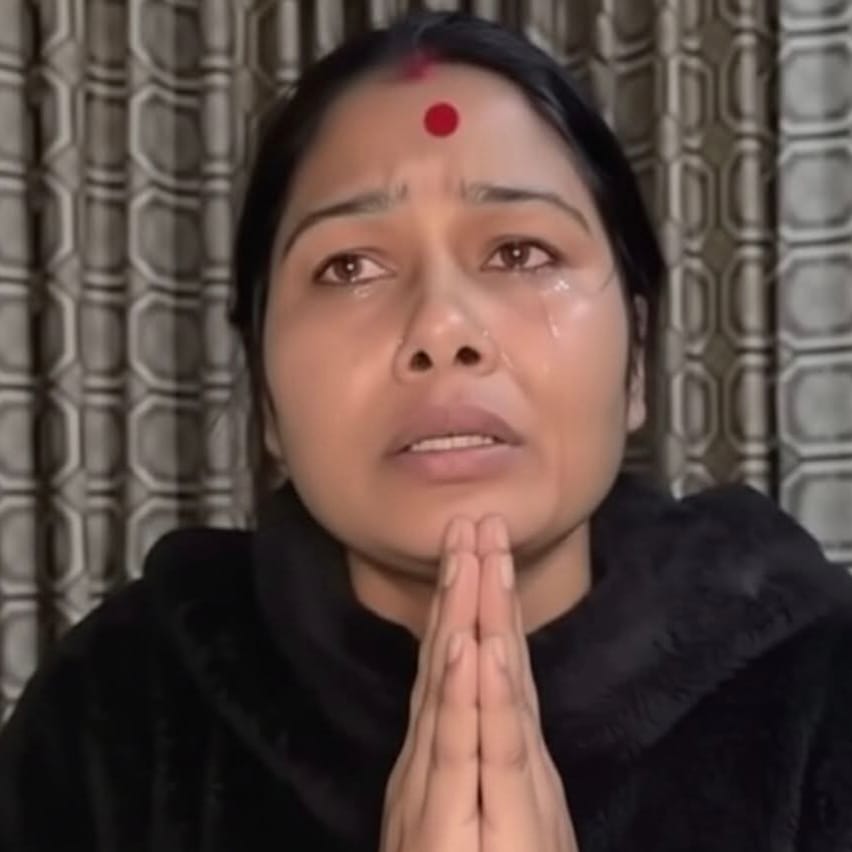 হিন্দু ১৬ বছরের কিশোরীকে দিনের আলোতে মাথায় পিস্তল ঠেকিয়ে নেওয়ার দাবি—অপহরণের অভিযোগ উঠেছে